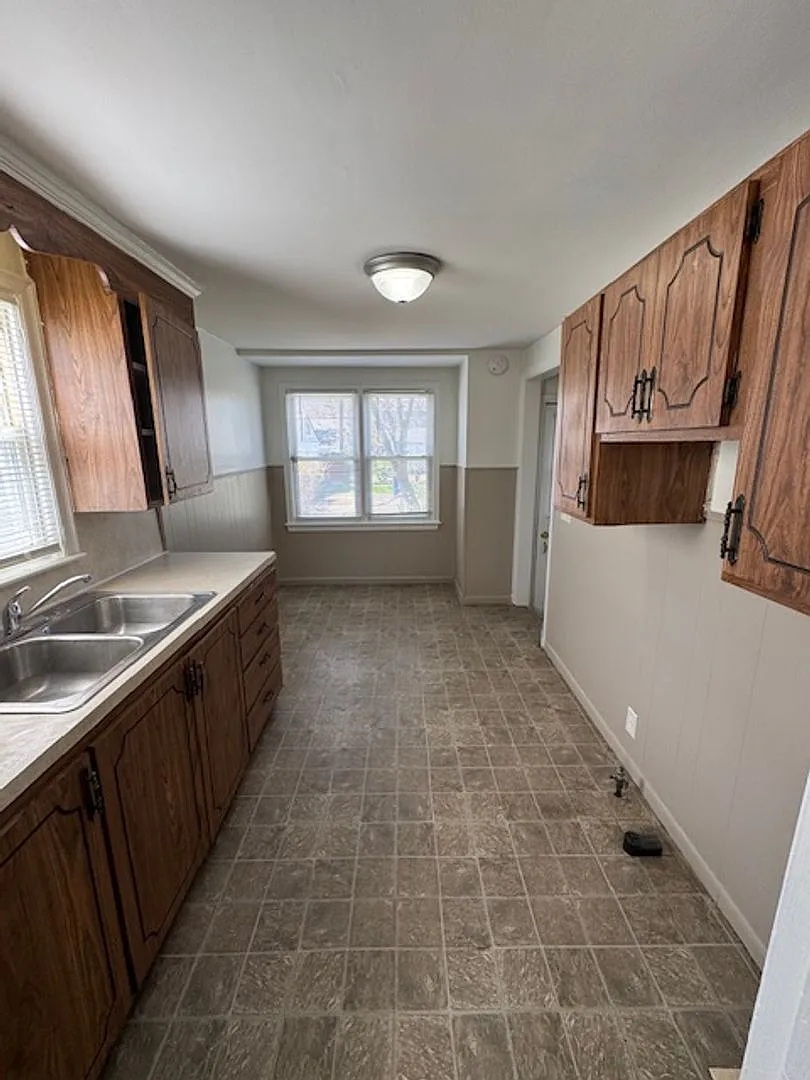 619 Waverly St. — Photo 4