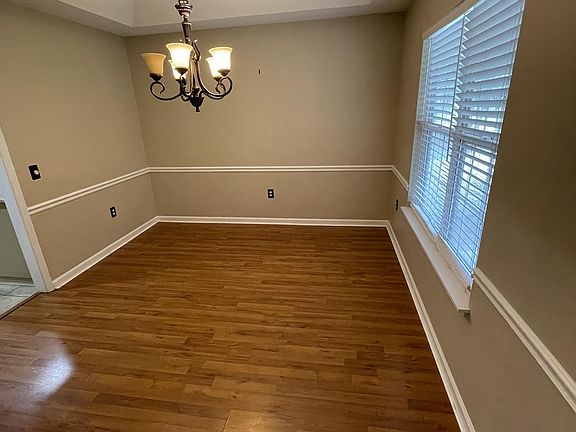 4th image of 605 Depot Dr