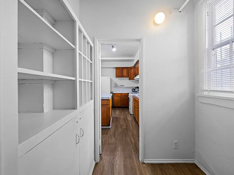 2335 Portland St — Photo 11