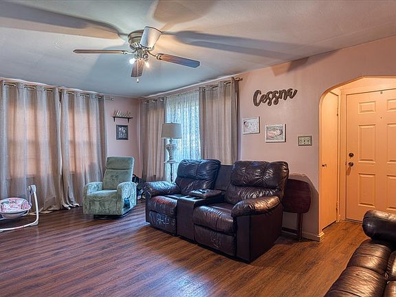 5th image of 1003 E Heerdink Ave