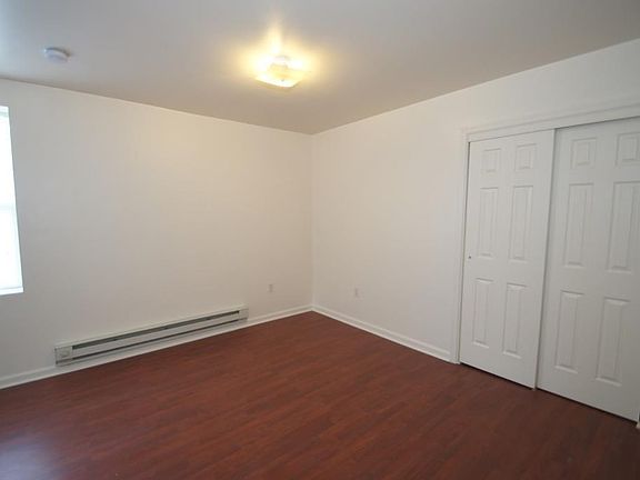 4th image of 4750-52 N Broad St #4