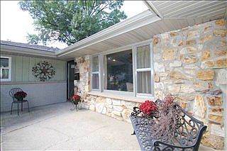 3rd image of 128 Oak Knolls Ave
