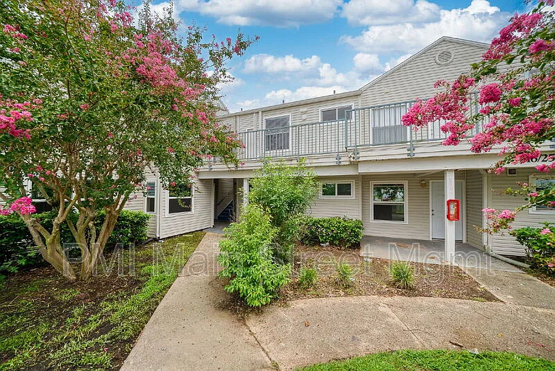 2512 Woodgate Blvd #203