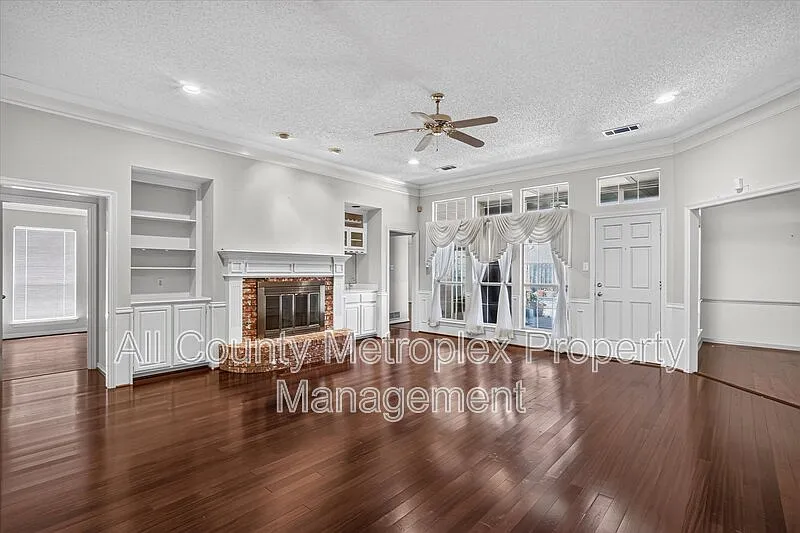 4 bed, 3.0 bath, 2408 sqft, $3,095 — Photo 2