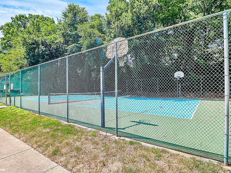1001 Churchill Downs Ct #J — Photo 30