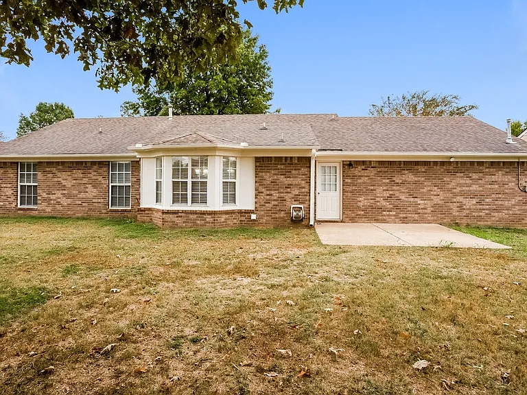 7163 Windsor Dr — Photo 17