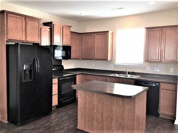 2nd image of 2967 Newport Pl