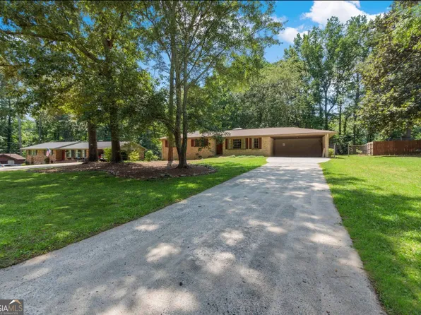 5461 Francis Dr SW, Lilburn, GA 30047