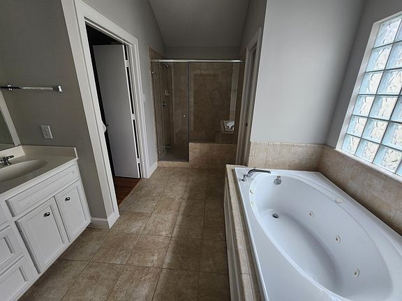 4th image of 3709 Main Aspen Dr