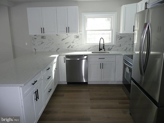 3rd image of 1054 Horsham Rd