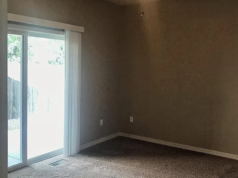 2476 N Locust Grove Rd — Photo 7
