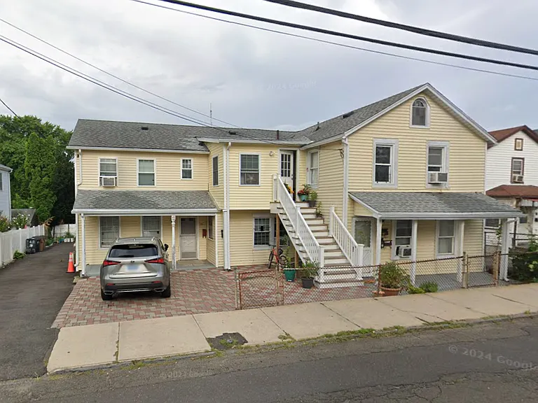 73 Soundview Ave #2 — Photo 1