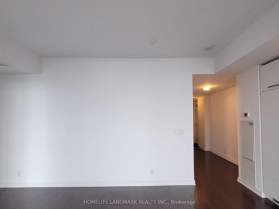 3rd image of 14 York St #3408