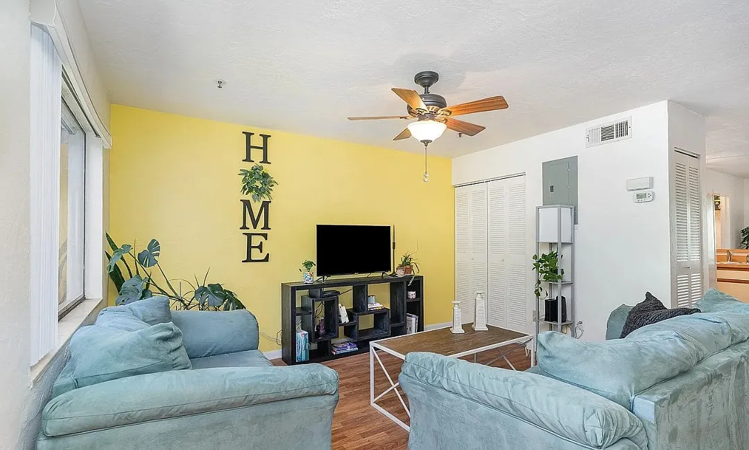 2 bed, 1216 sqft, $1,500 — Photo 1
