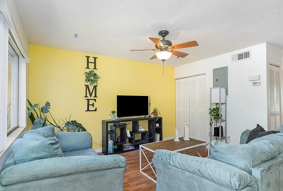 7911 Maplewood Dr #106