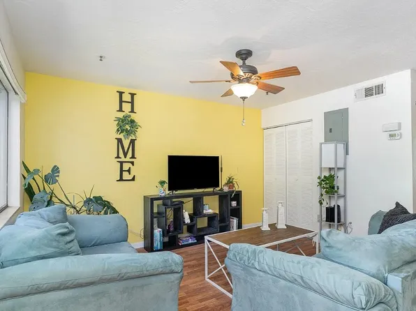 7911 Maplewood Dr APT 106, West Melbourne, FL 32904