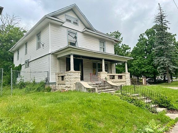 3rd image of 141 Rockwood Ave