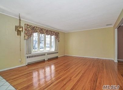 3rd image of 211 Grover Ave W
