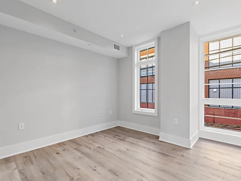 727 Adams St — Photo 12