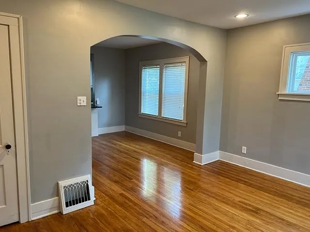 5208 Leavenworth St — Photo 5