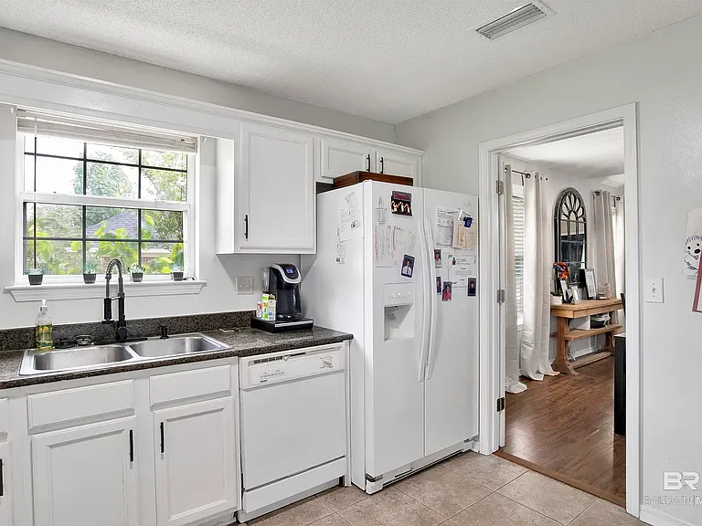 157 Oakwood Ave — Photo 6