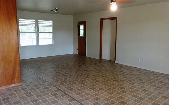 3rd image of 818 N Pecan St