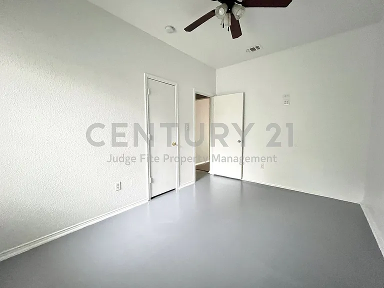 2809 Newport Ave — Photo 8