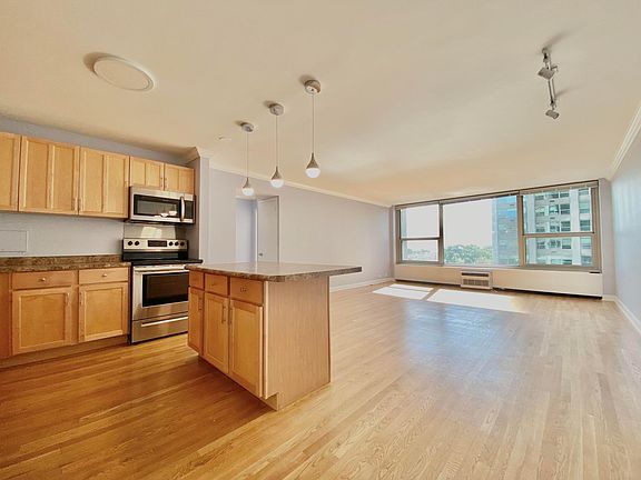 3rd image of 3600 N Lake Shore Dr APT 715