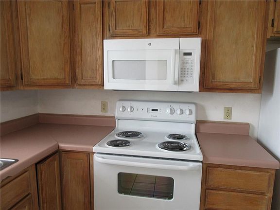 4th image of 700 Paige Pl