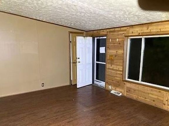 Additional Living Room