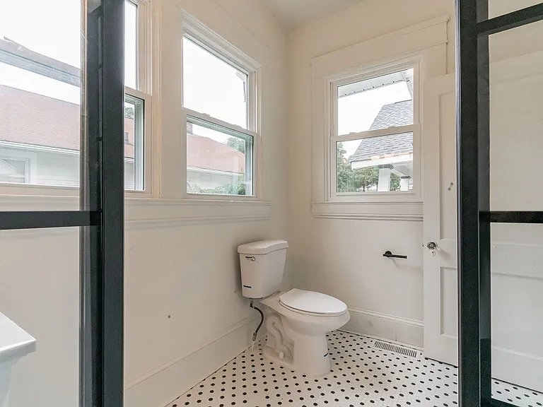 512 Granville Dr — Photo 11