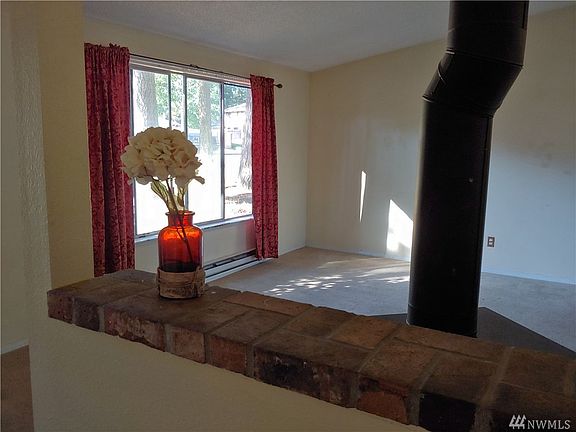 4th image of 9049 Quinault Dr NE