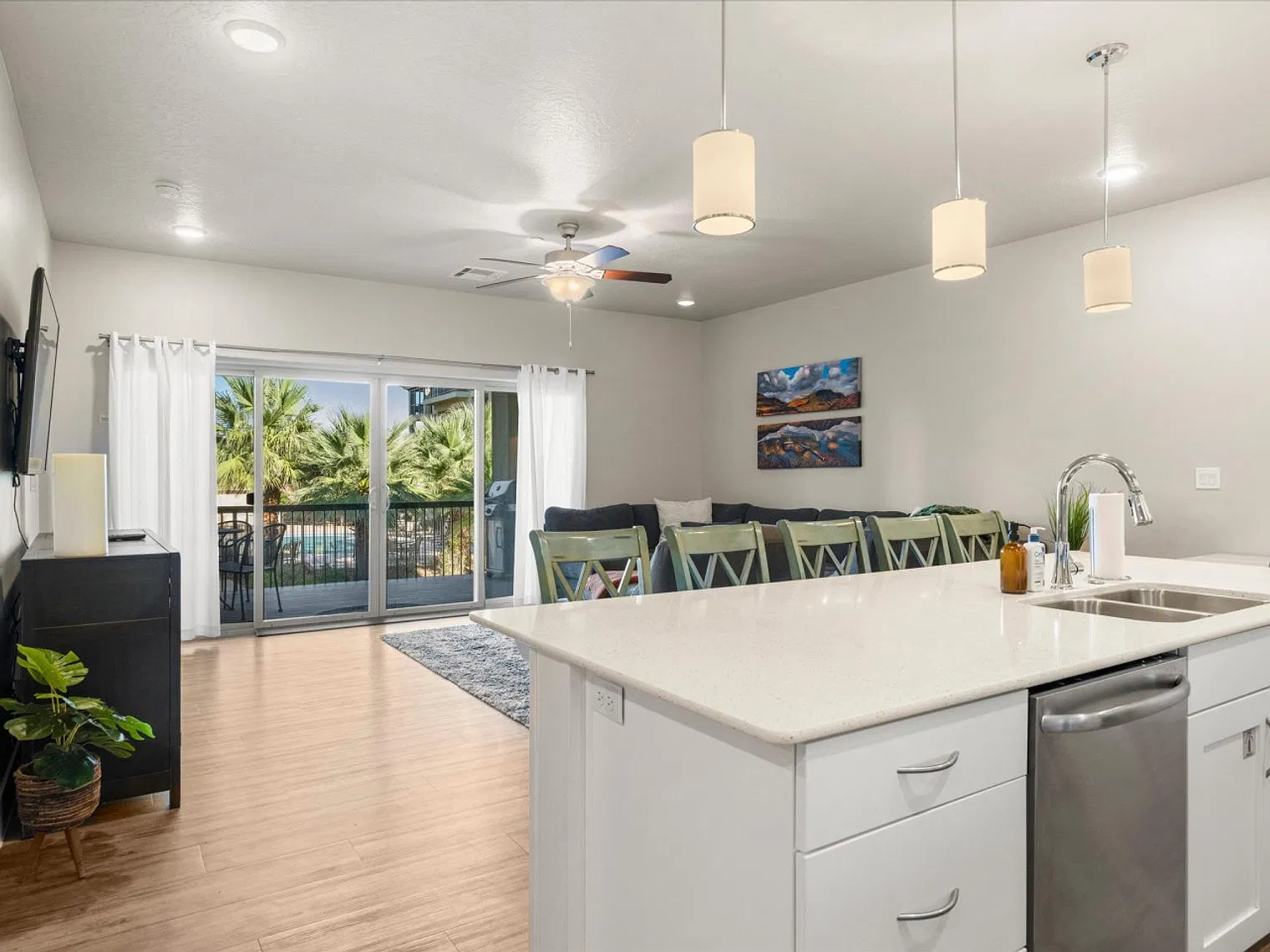 3 bed, 3.0 bath, 1453 sqft, $5,526 — Photo 2