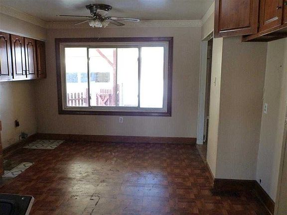 3rd image of 2273 N Aragon Ave