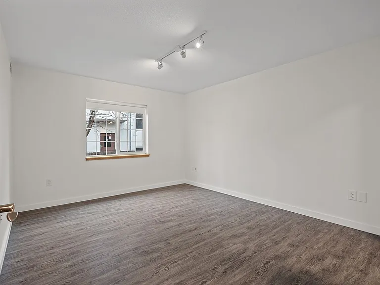 500 W Franklin Ave — Photo 20