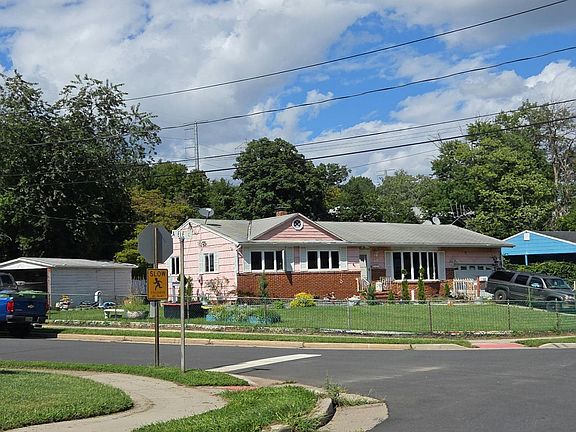3rd image of 10 Brookside Rd