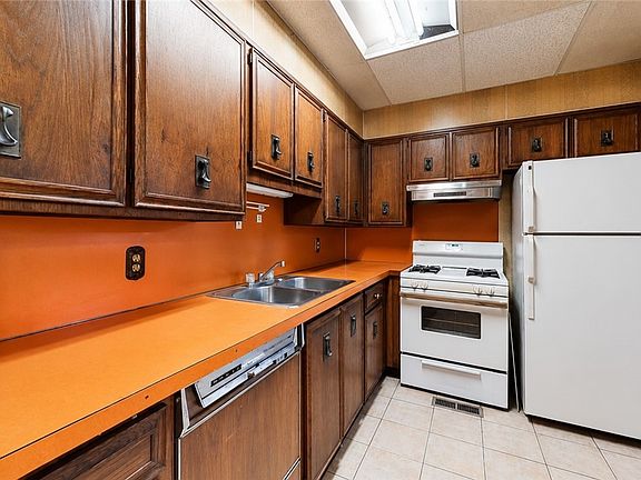 4th image of 216 Fairview Ave