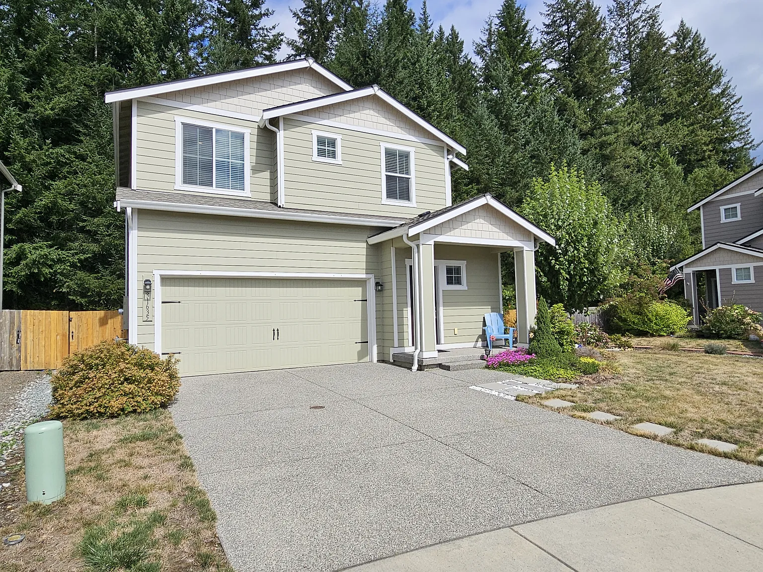 3 bed, 2.5 bath, 1623 sqft, $2,570 — Photo 2