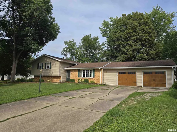 15 Gettysburg Dr, Canton, IL 61520