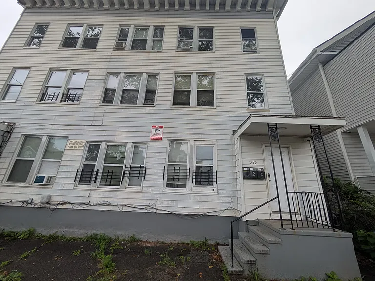 235 Davenport Ave #1B — Photo 8