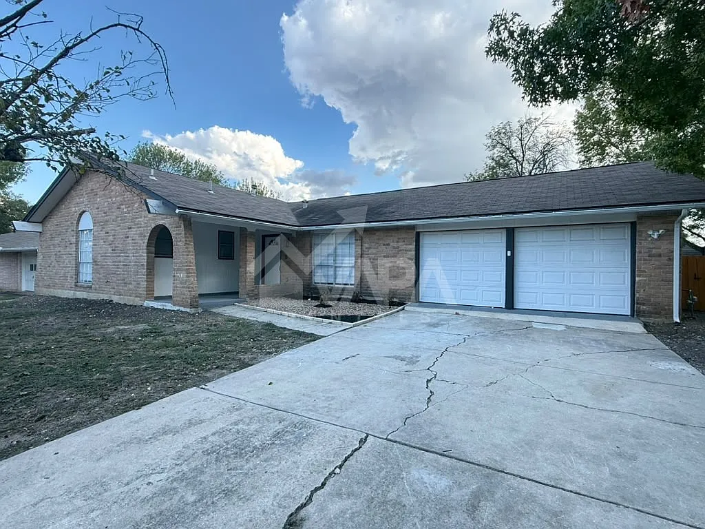 4 bed, 1640 sqft, $2,300 — Photo 2