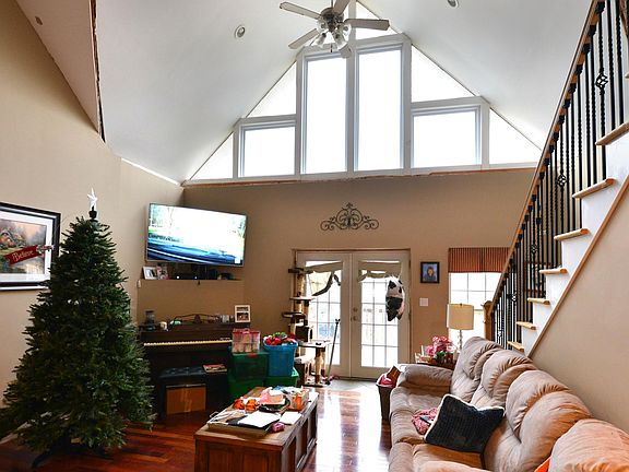2nd image of 1215 River Bend Dr