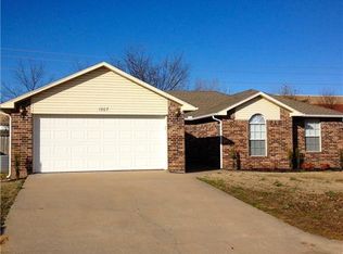 1207 SE 21st St, Bentonville, AR 72712