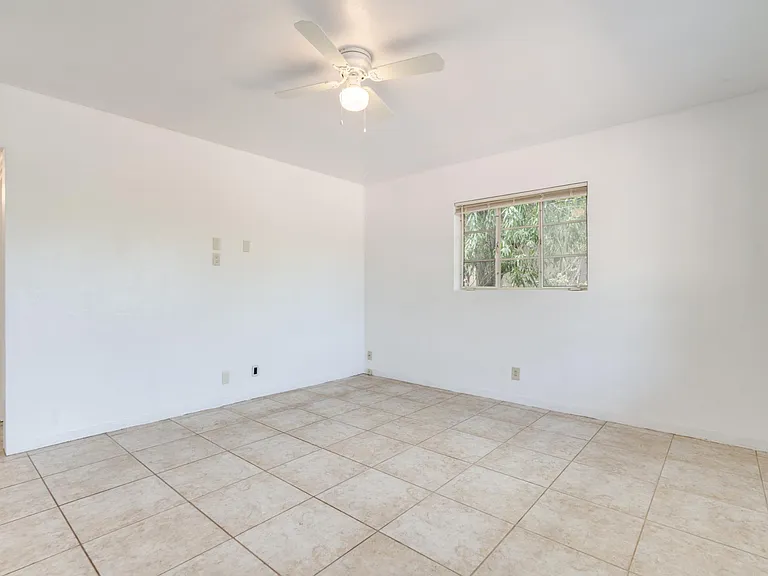 1120 E Waverly St — Photo 6