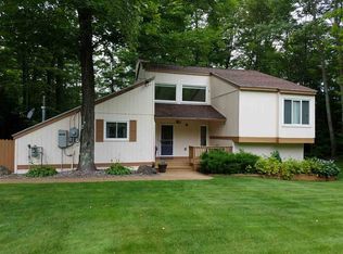 150 Edgewood Dr, Marquette, MI 49855