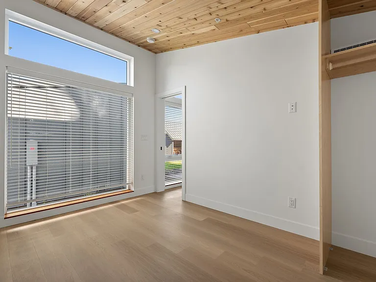 11454 NE Morris St — Photo 14