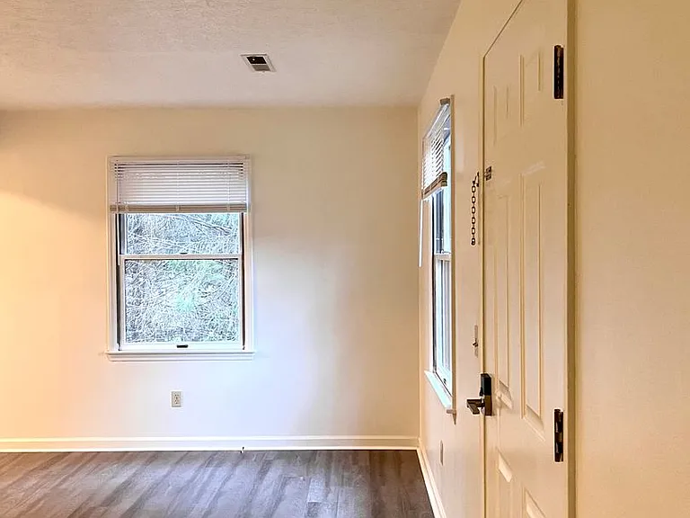 1477 Sandy Cir — Photo 8