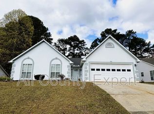 915 Prestonwood Dr, Lawrenceville, GA 30043