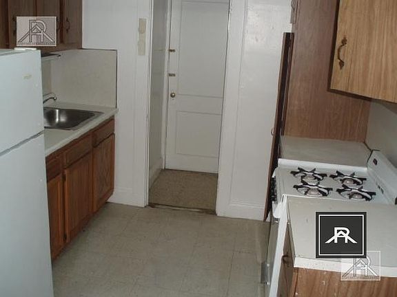 3rd image of 1636 Commonwealth Ave #16