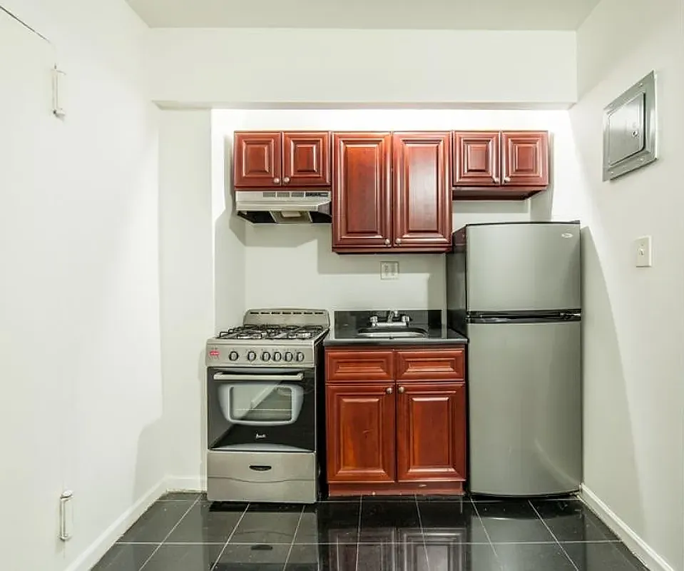 341 West 45th Street — Photo 2